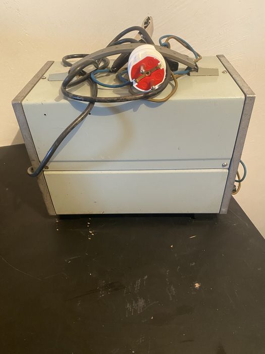 Зарядний пристрій для акумулятора