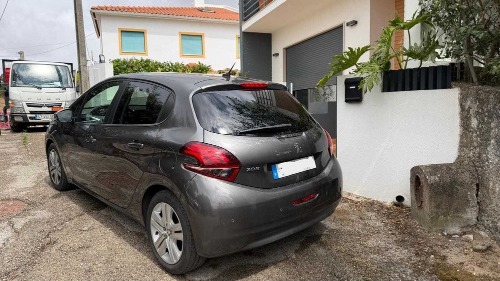 Peugeot 208 Signature 2019