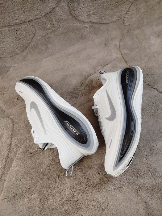 Buty Nike Vomero Plus Rr