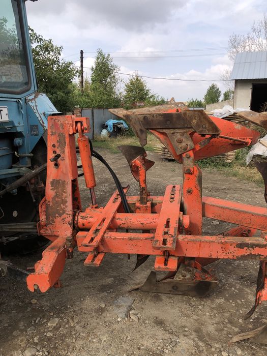 Плуг оборотний Baeke 3 корпусний