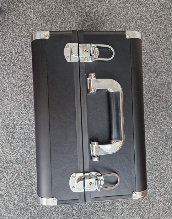 Kuferek na kosmetyki