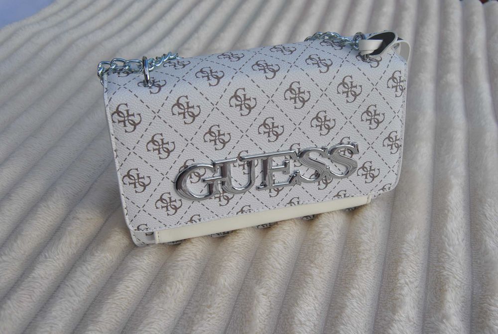 Mala Inspirada Guess 4G Logo – Branca e Prata (Nova)