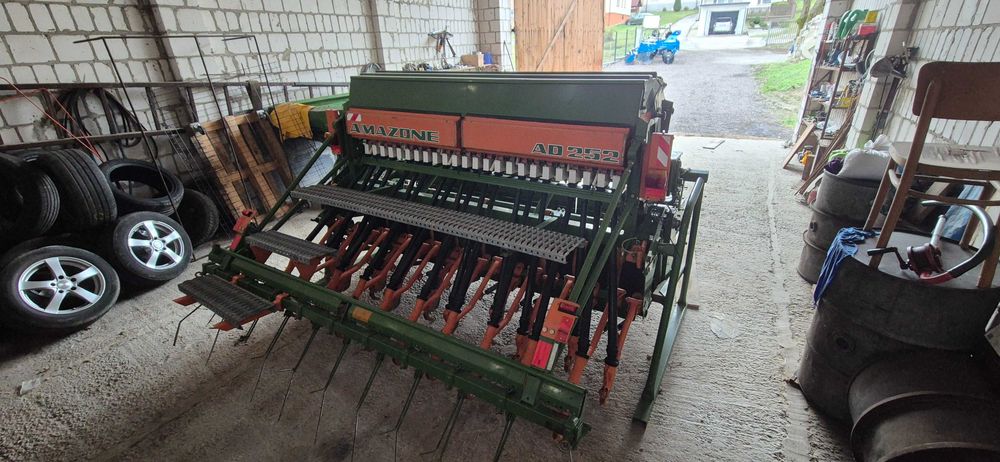 Agregat siewny nabudowany z brona wirowa AMAZONE AD 252 siewnik 253