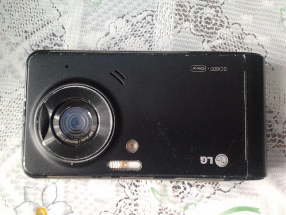 Телефон LG KU990i