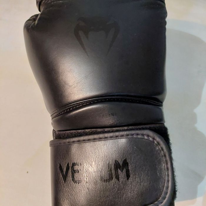 Luva boxe Venum como nova