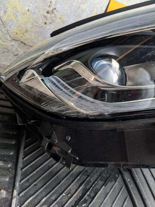 Продам оригінальну фара Mercedes-Benz CLA