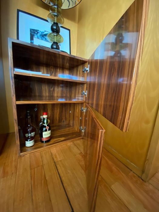 Móvel em madeira acaju