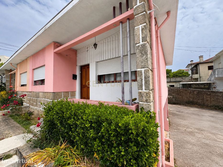 Moradia de 3 Frentes com Garagem e Terreno | Rio Tinto – Gondomar, Por