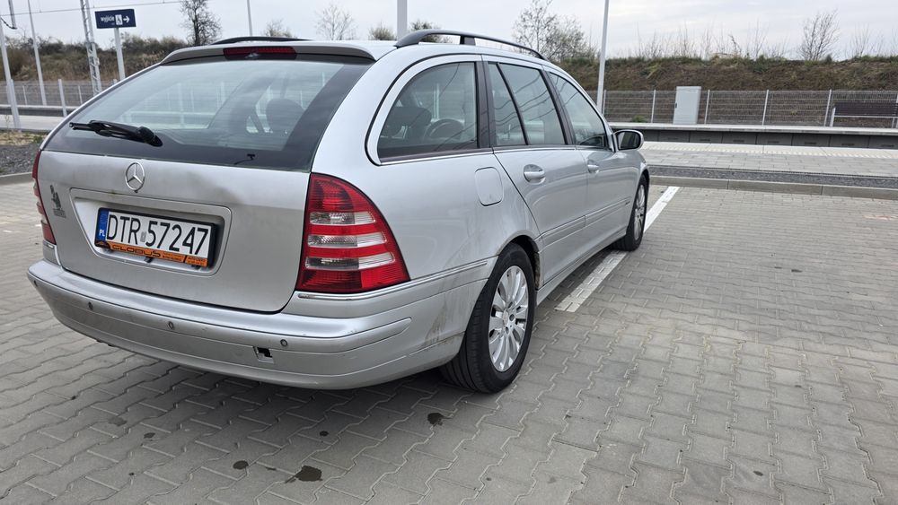 Syndyk sprzeda samochód osobowy Mercedes-Benz C220, rok. prod 2004