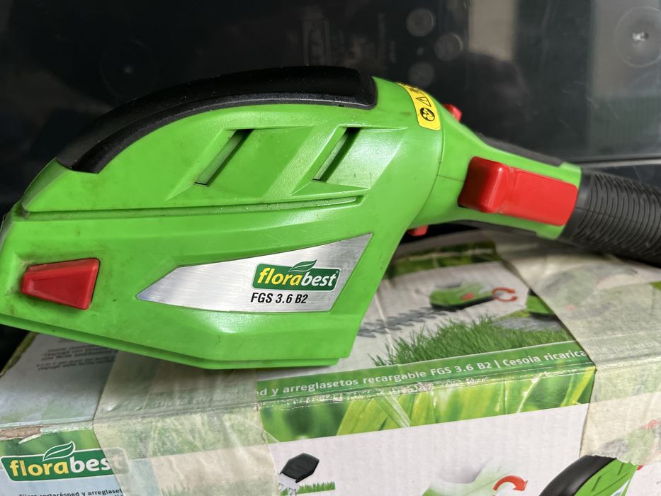 Tesoura poda com bateria e acessorios