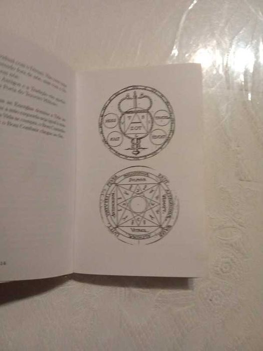 "O Livro de Horas para o Terceiro Milénio" de JOSÉ MEDEIROS