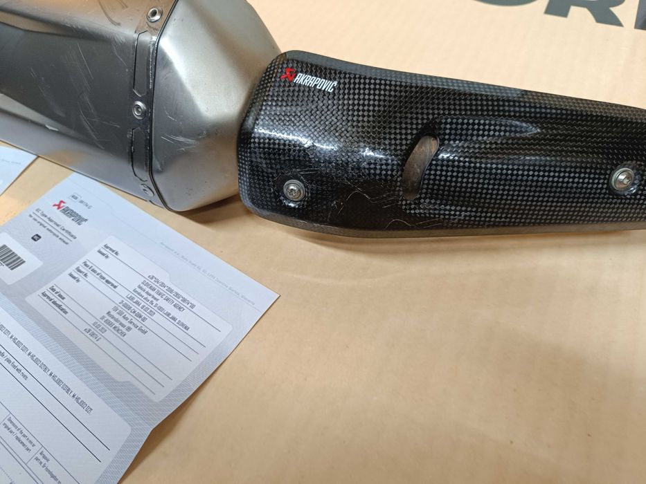 PONTEIRA AKRAPOVIC YAMAHA TENERE 700 - com um dano