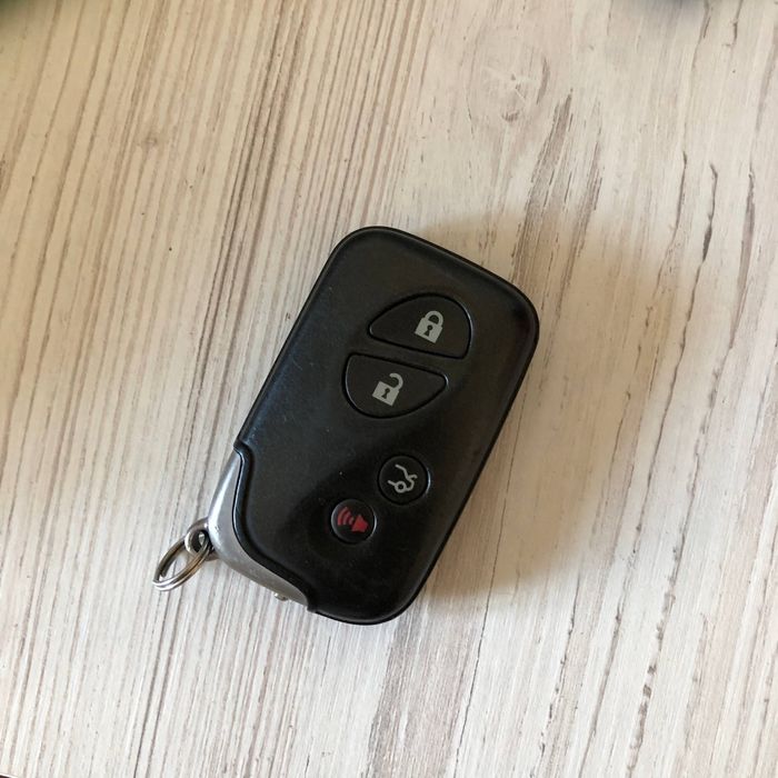 Оригінальний ключ Lexus ES,GS,IS готовий до прописання