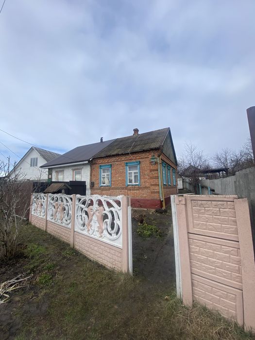 Продам пол Дома в городе