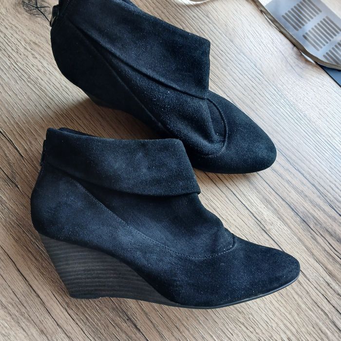 Черевички замшеві чорні.