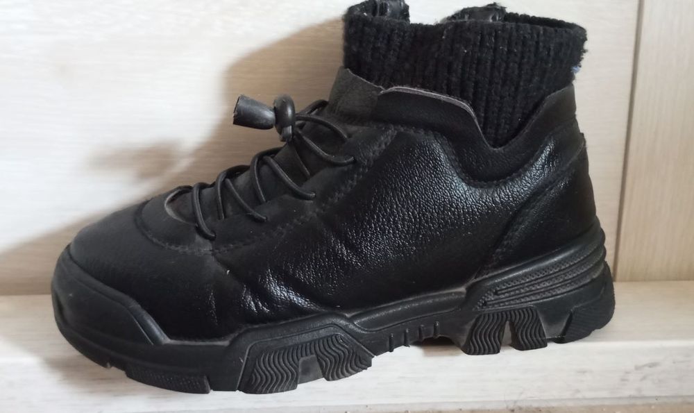 Утеплені ботінки, черевики, кросівки на хлопчика. Розмір 29. Чудовий с