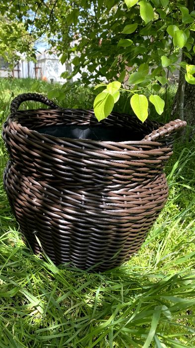 Кашпо з штучного ротанга