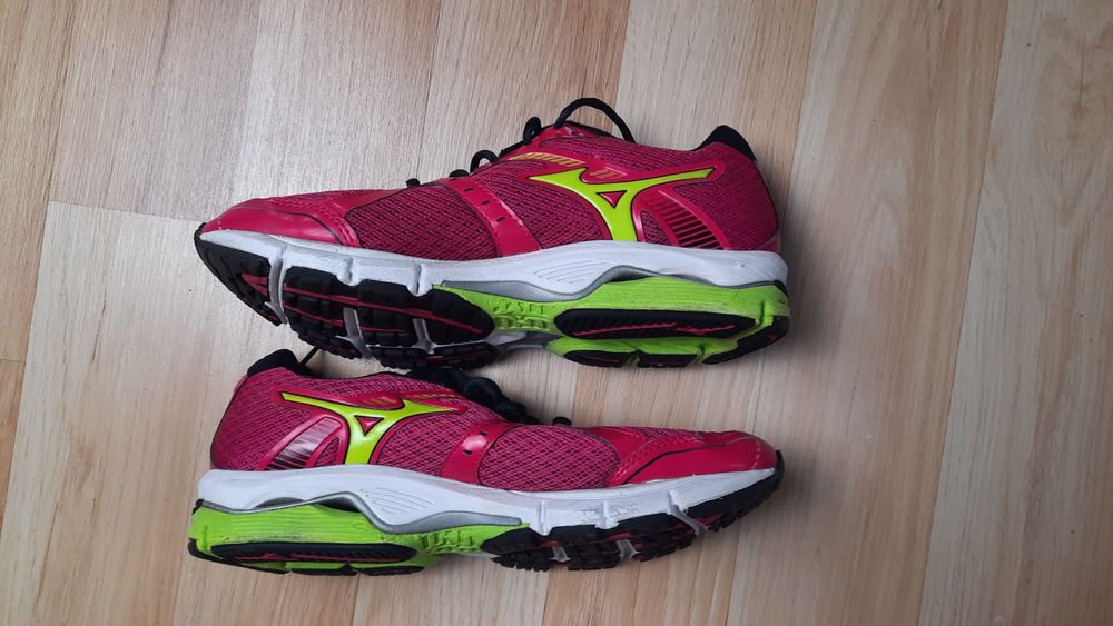 Buty do biegania Mizuno Wave Ultima 5 roz. 39