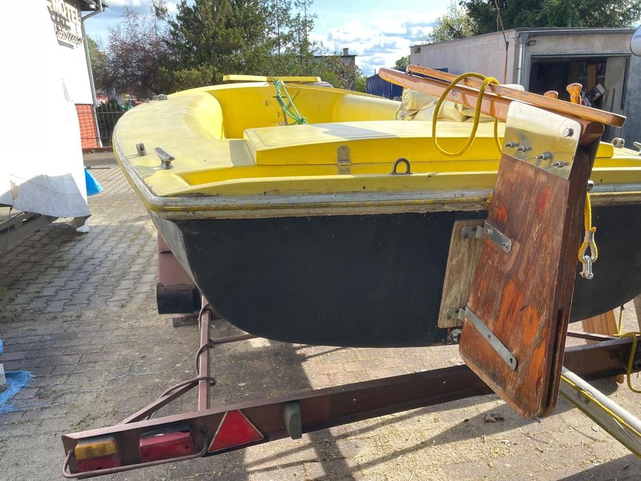 Jacht turystyczno regatowy ZEFIR z wózkiem slipowym, klasyk z duszą