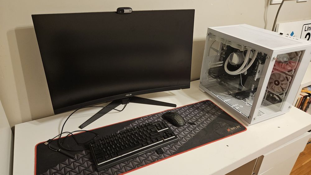 ASUS TUF VG328H1B (31,5", 165 Hz)