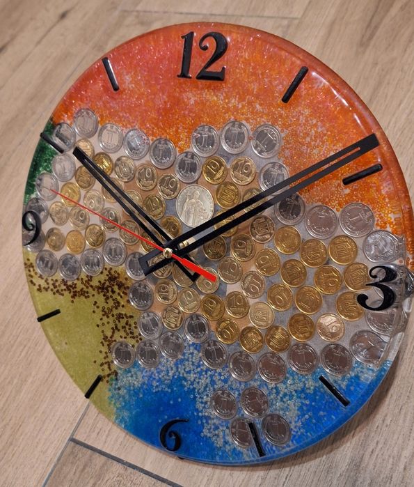 Настінний годинник Україна з епоксидної смоли та монет