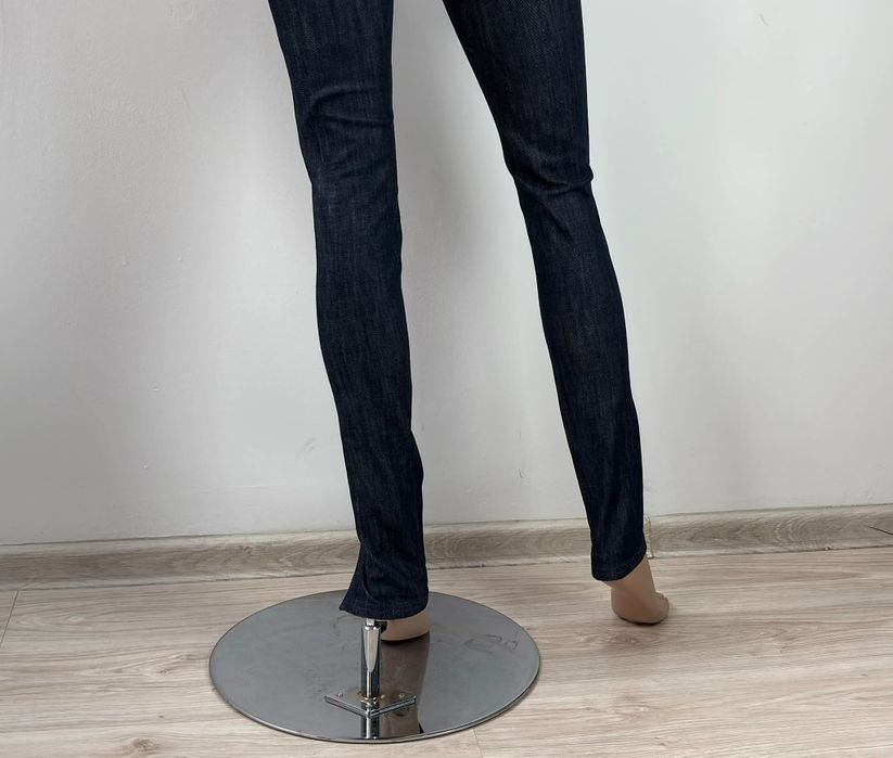 Stella McCartney spodnie jeansowe damskie 
rozmiar (34)
Kolor:granatow
