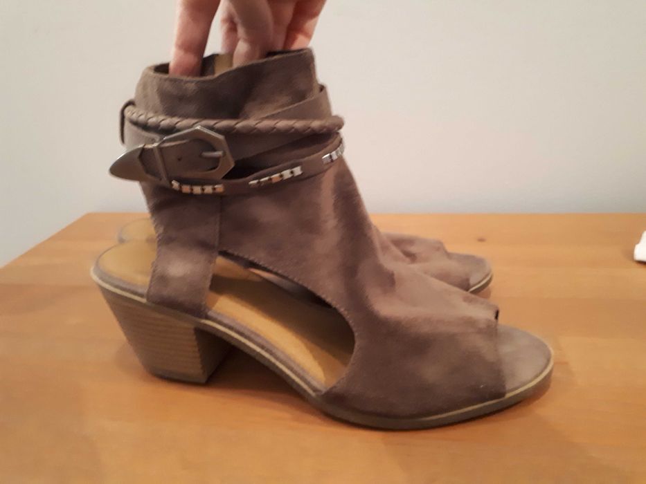 Buty damskie na lekkim obcasie