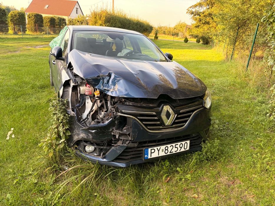 Sprzedam jak na zdjęciach Renult Megane rok 2019 z silnikiem 1.5d 115km