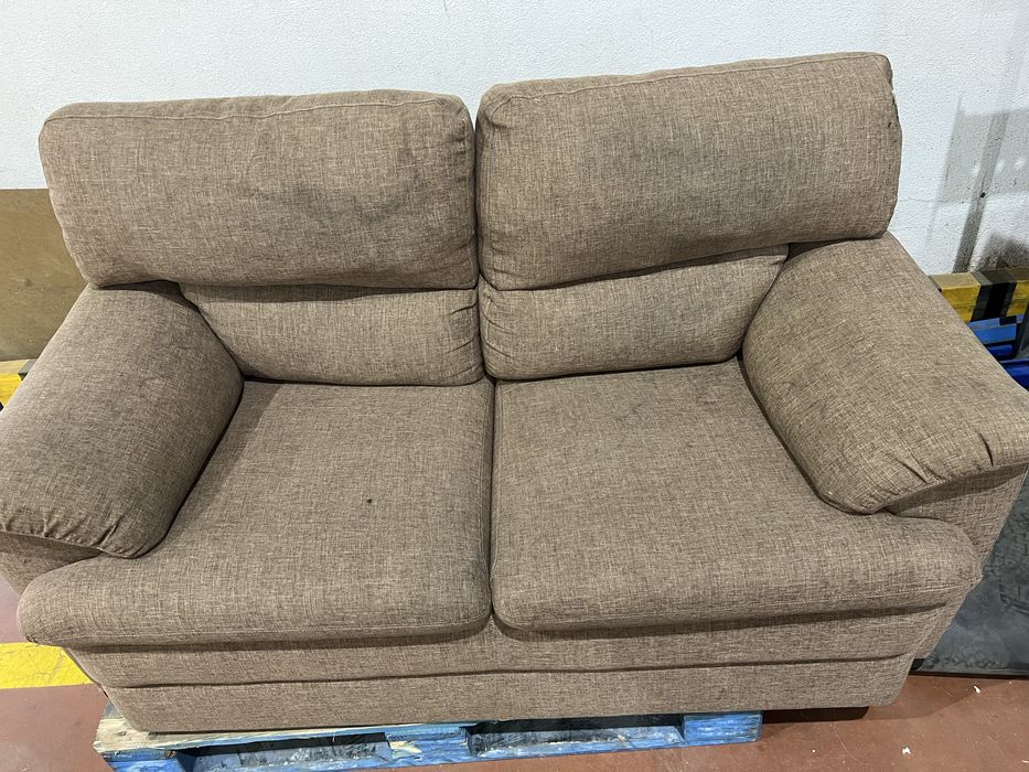 sofá de dois lugares