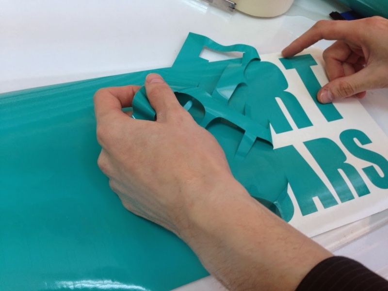 Плоттерная порезка Oracal. Порезка пленки, печать стикеров, наклеек ...