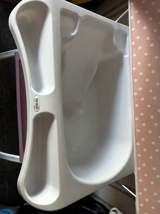 Muda fraldas com banheira