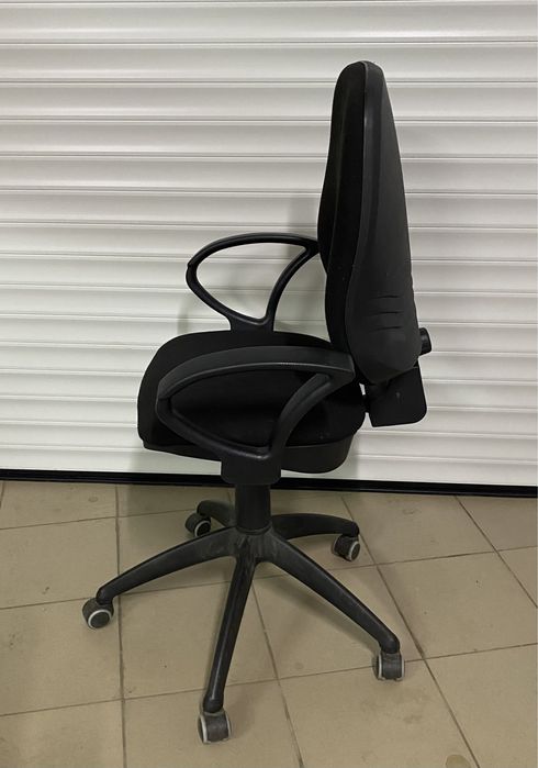 Офисное кресло