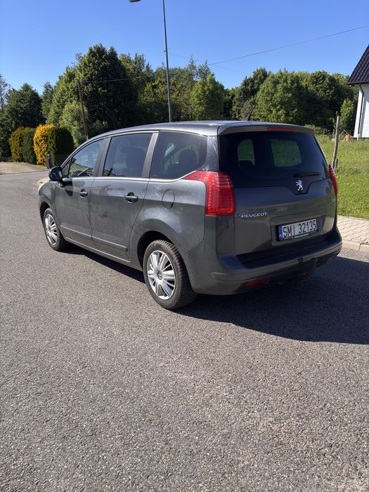 Peugeot 5008.