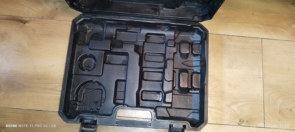 Sprzedam pustą skrzynkę po młotowiertarce
