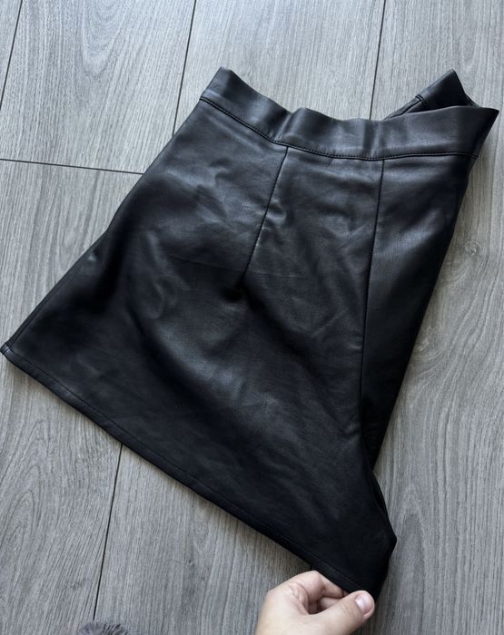 Трендові шкіряні шорти