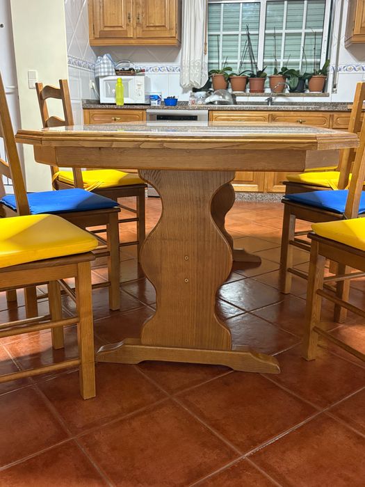 Mesa de granito e madeira + 6 cadeiras