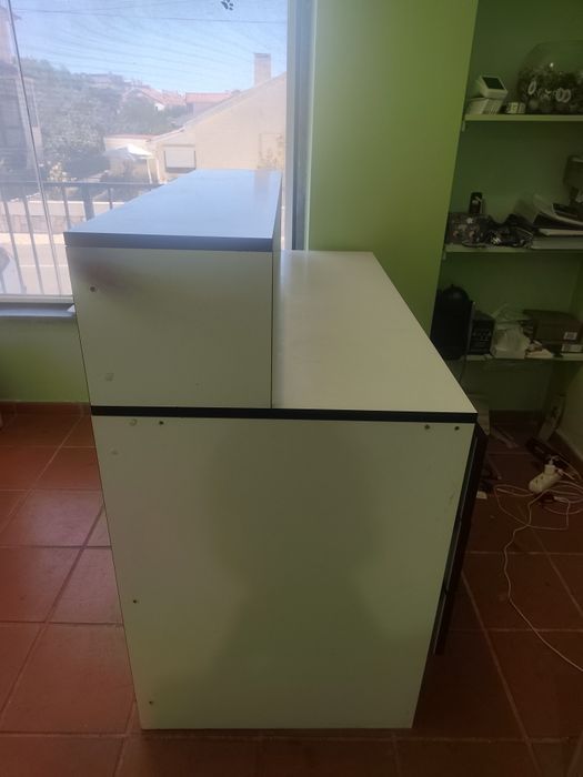 Balcão de Receção Branco e Preto com Gavetas