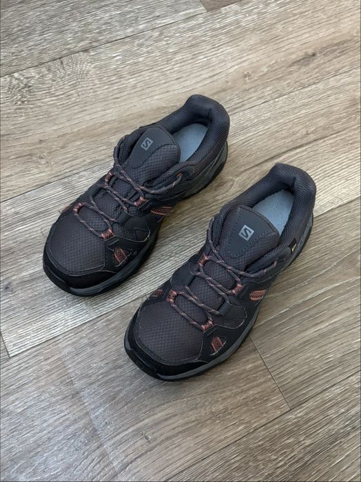 Кросівки трекінгові для дівчини Salomon Rhossili GTX р.36, устілка 23,5см. стопа 22см. сірі з рожевим
