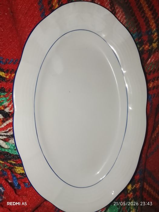 Conjunto de louça pratos chávena nunca usado