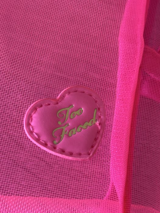 Różowa kosmetyczka Too Faced