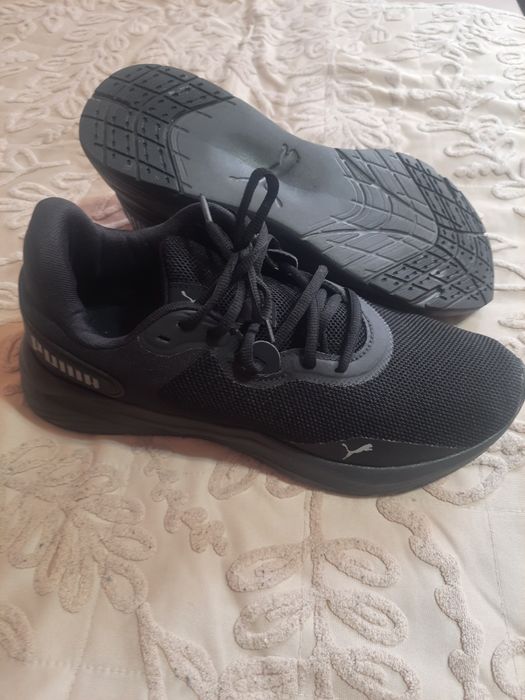 Czarne siatkowane PUMA w r.42. Długość wkładki 27