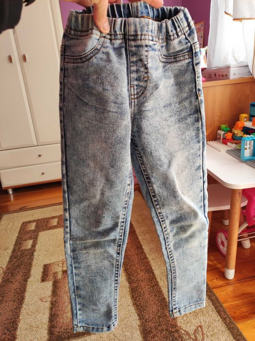 Spodnie jeansowe dziewczęce r. 110