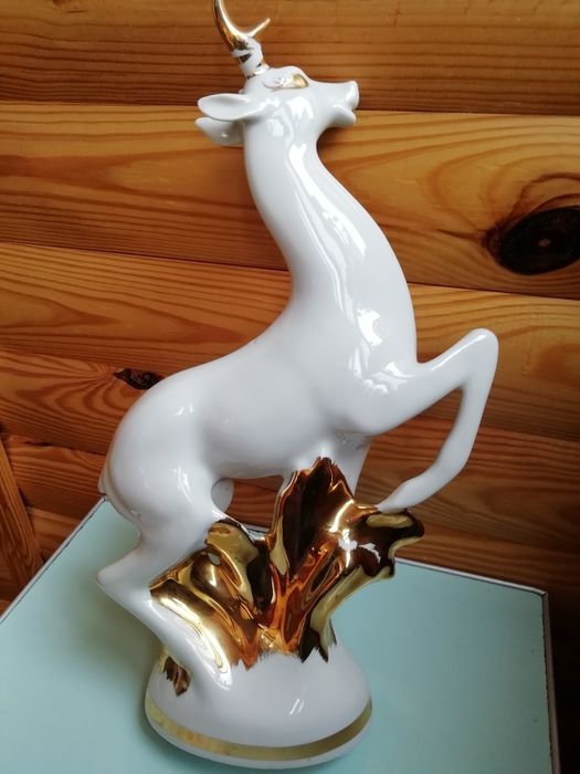 Статуэтка  Олень