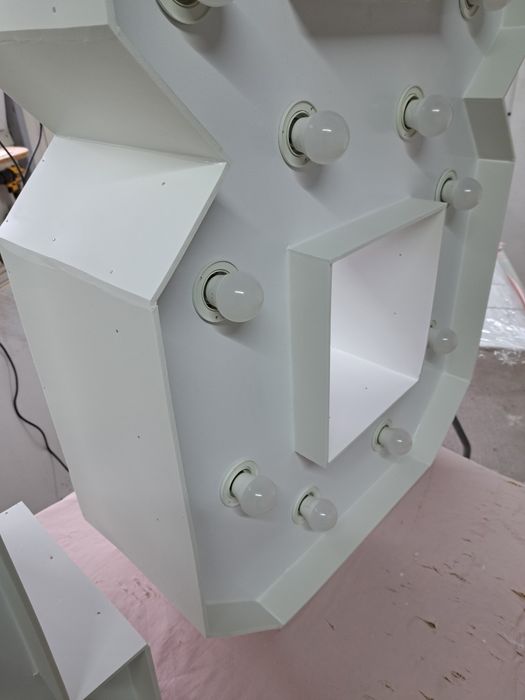 Cyfra 18 podświetlana wys 120cm