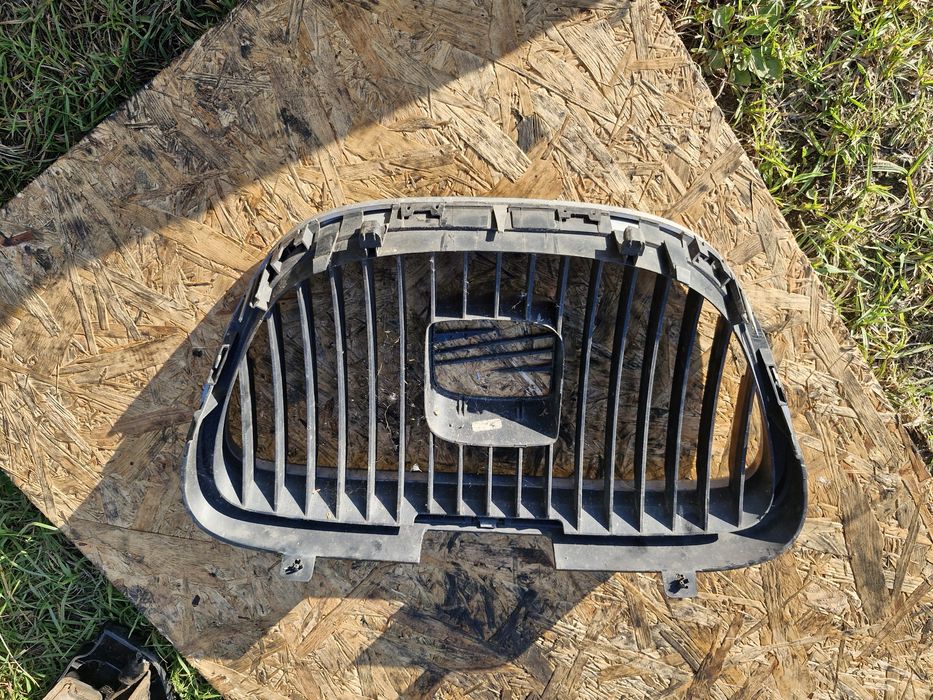 Gril atrapa zderzaka seat