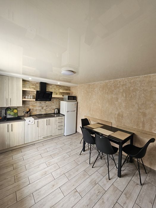 Розкішне житло подобо! Світло цілодобовово!