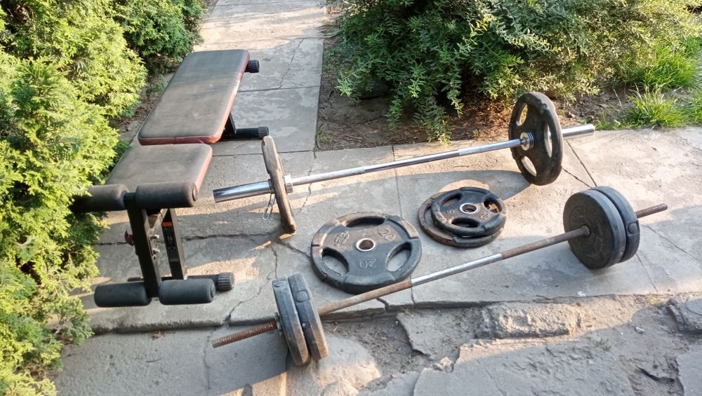 Siłownia ławka gryf olimpijski obciążenie żeliwne ergometr