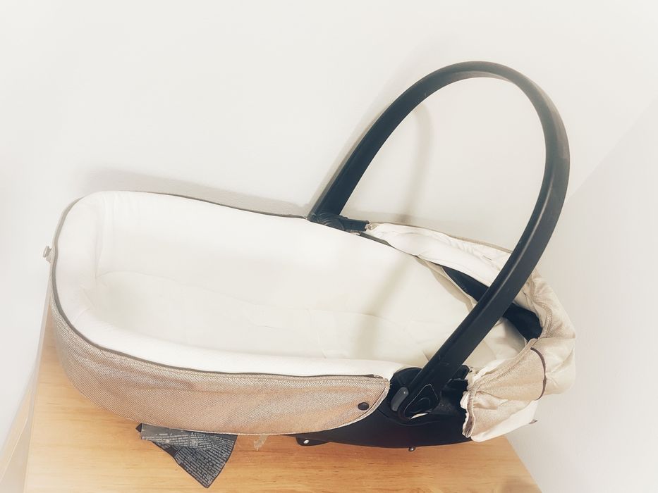 Ovo + Alcofa Chicco 2013 - NÃO USAR NO CARRO - 10€