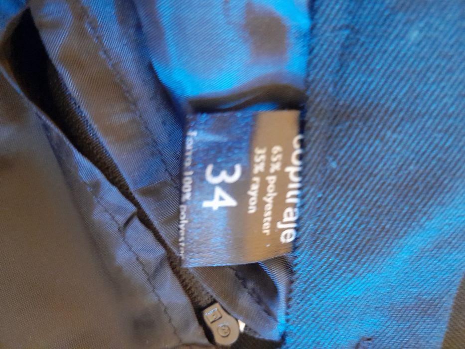 Traje académico para senhora.