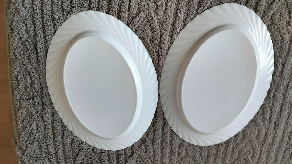 2 białe półmiski Arcopal dł 34,5 szer.26